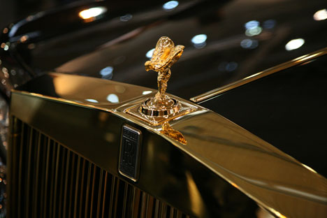 Du kan få din Rolls Royce forgyldt, så ligner den jo heller ikke naboens længere.
(Foto: Motorsporten.dk)